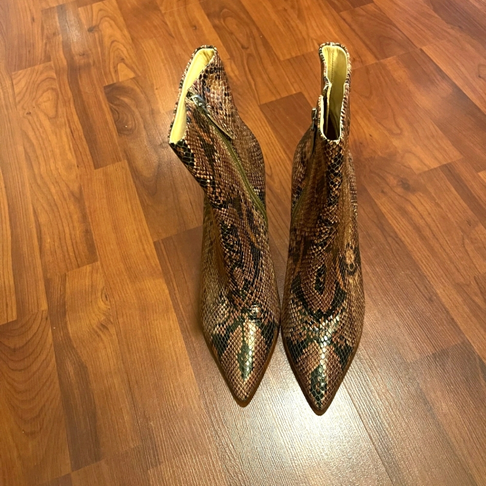 Gorgeous Black Suede Studio Boots. Snakeskin Leather Size 8. New/Unworn